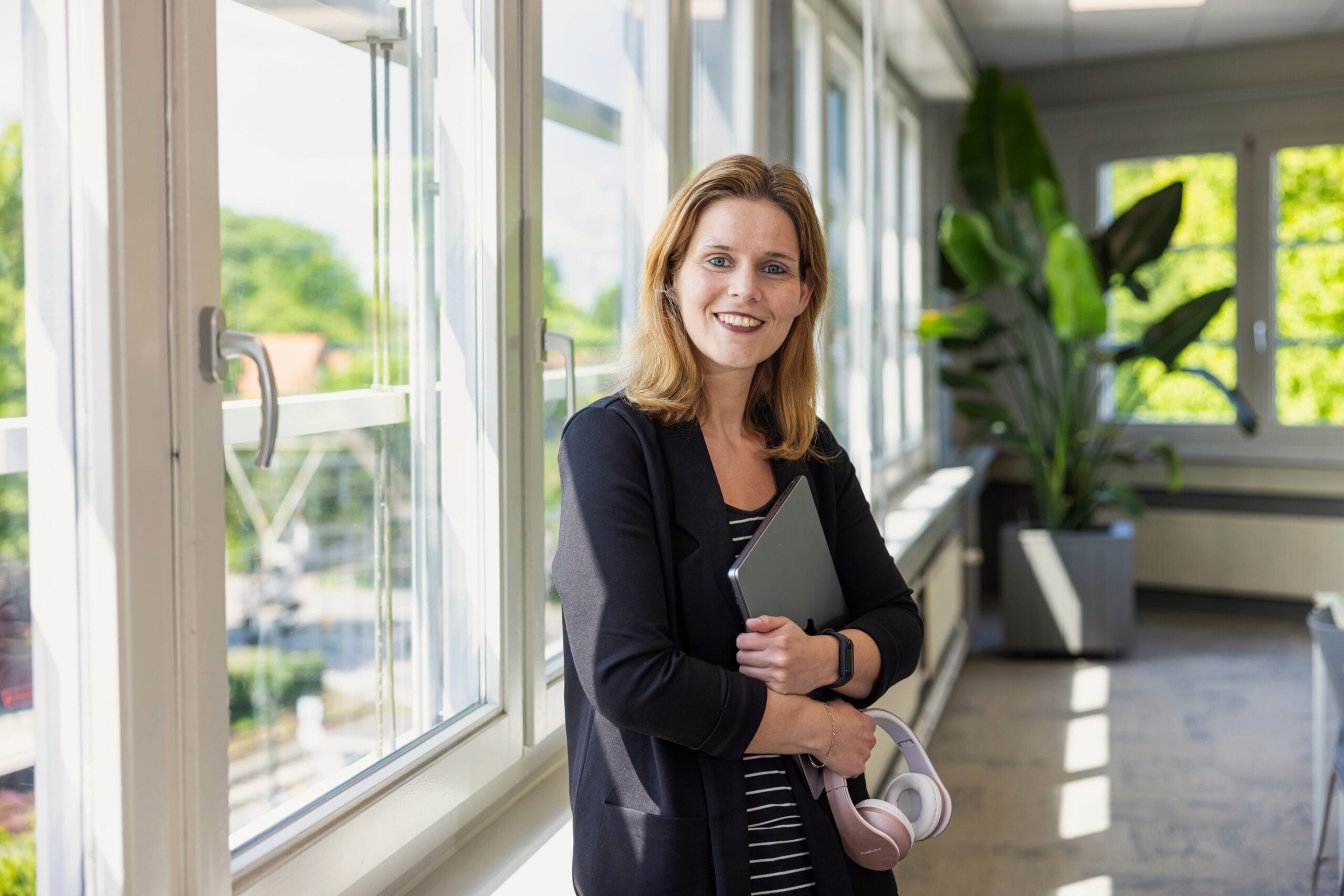 Medewerker in een lichte werkomgeving van ROC van Amsterdam – Flevoland